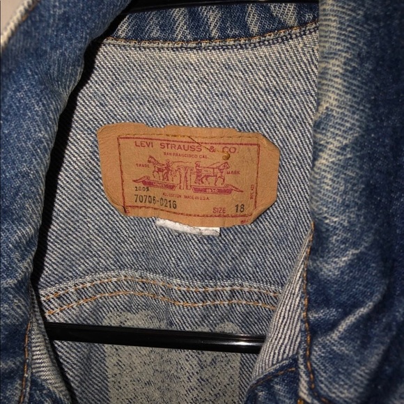 Vintage Levi denim jacket - Picture 2 of 3
